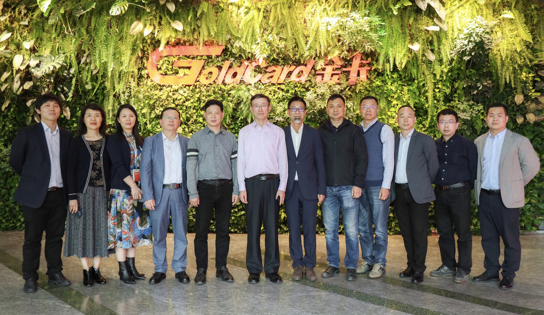2d97baf5-cf33-4b00-a7c2-cab2a9732eb1.jpg